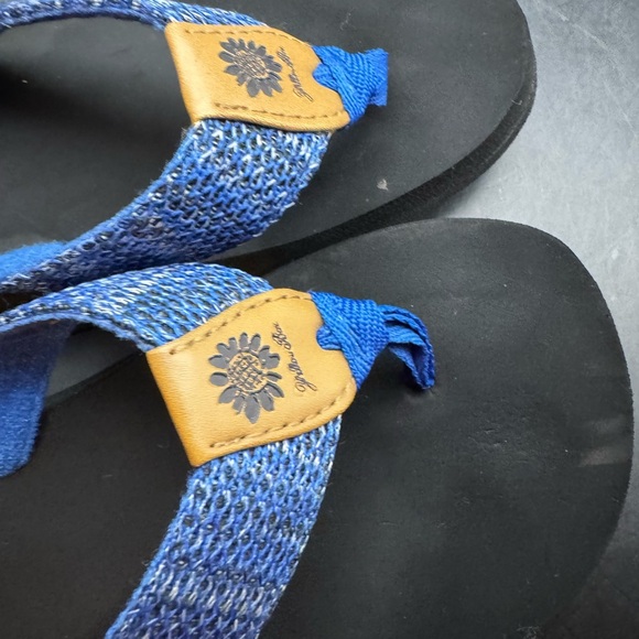 Yellow Box Flip Flops Fayne Women's Blue & Silver Metallic Comfort Sandals SZ 7 - Picture 10 of 16